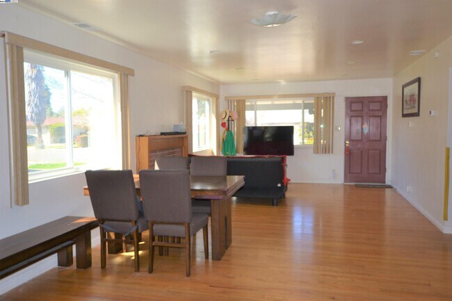Building Photo - 4652 Wheeler Dr