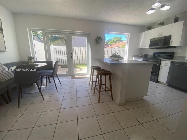 Building Photo - 6131 NW 43rd Ave