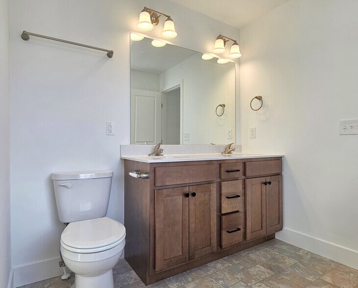 Building Photo - 394 Hensley St