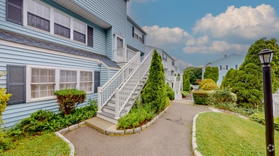 Building Photo - Beautiful 2 Bedroom Multi Level Condo