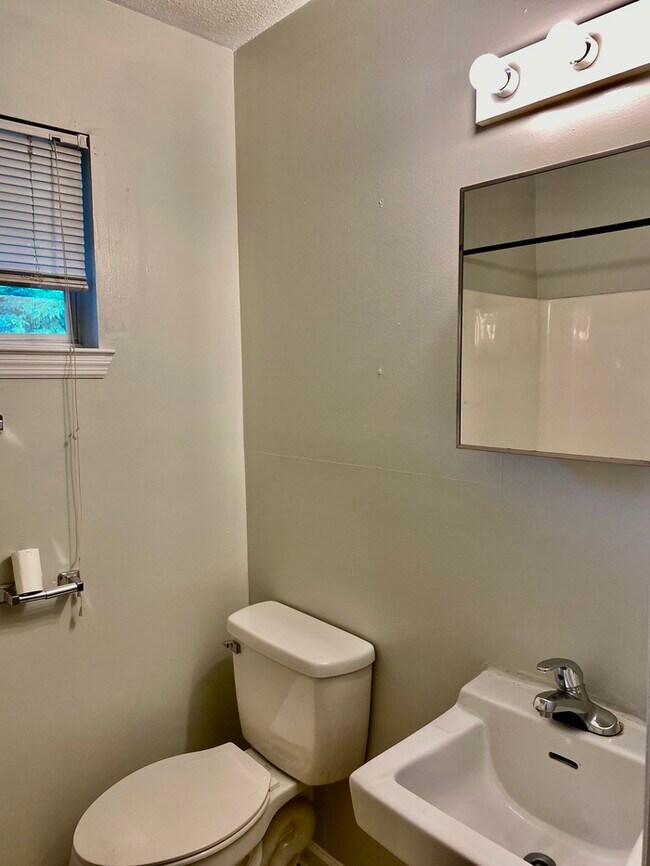 Building Photo - Red Bank 1Bed/1Bath Apartment