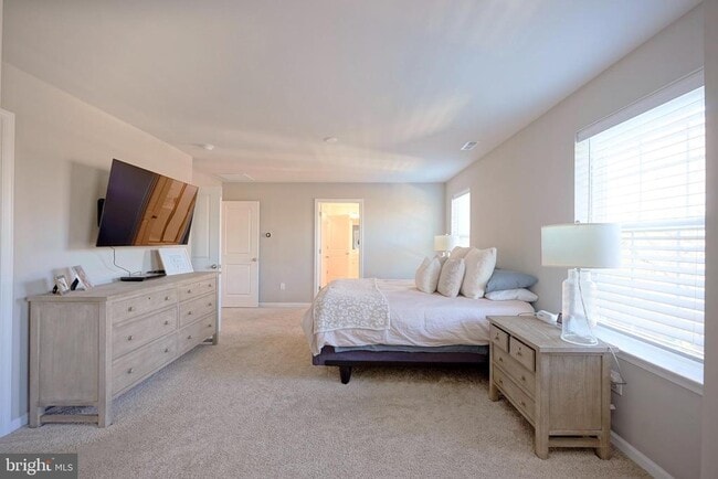 Building Photo - 65 Westmont Dr