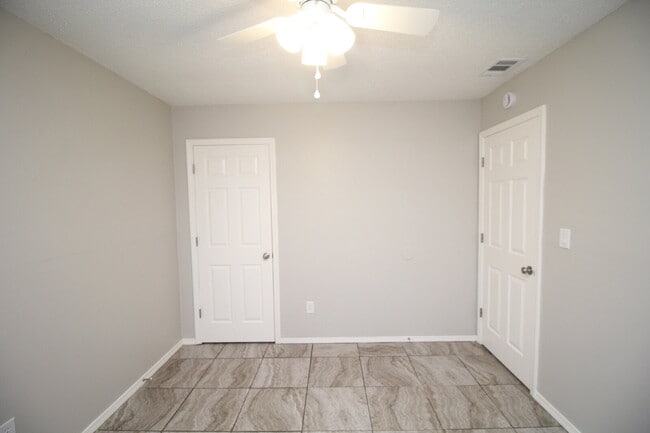 Building Photo - Move-In Ready 2-Bedroom Apartment –Special...