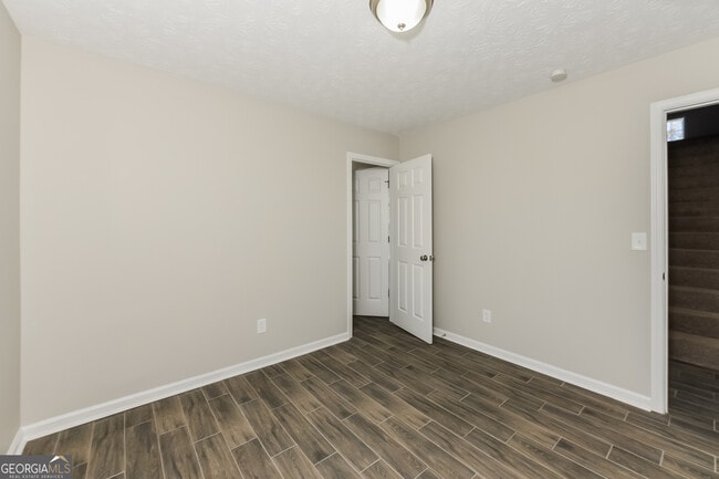Building Photo - 25 Little Spring Ct