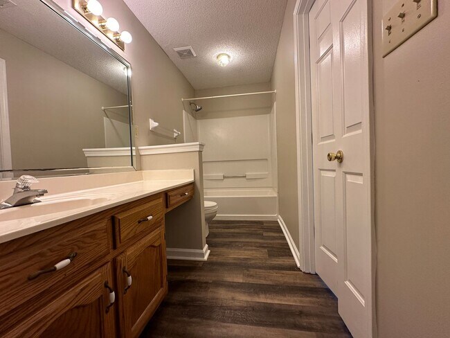 Building Photo - Olive Branch/ Center Hill Area- 3BR/ 2BA AVAILABLE NOW! New Flooring and Freshly Painted!