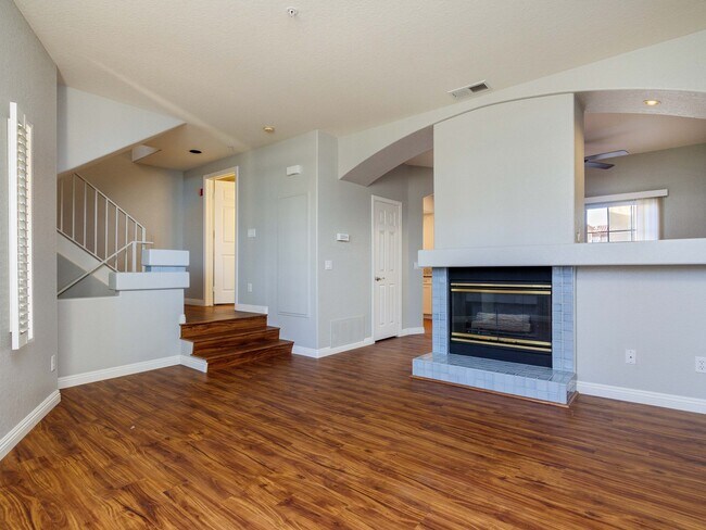 Building Photo - TOTALLY REMODELED, BLOCKS TO THE BEACH!