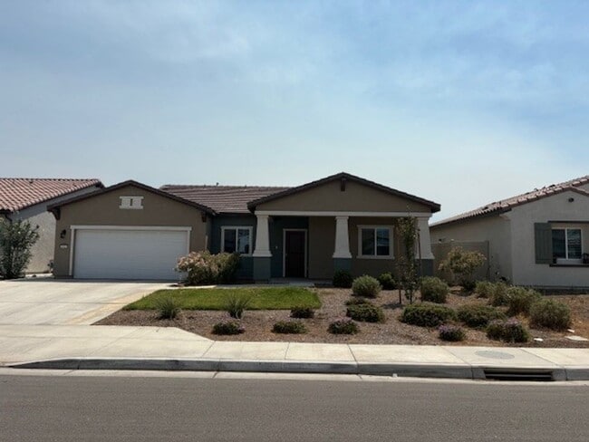 Building Photo - 3 Bedroom + Office, 2 Bath Home with Solar...