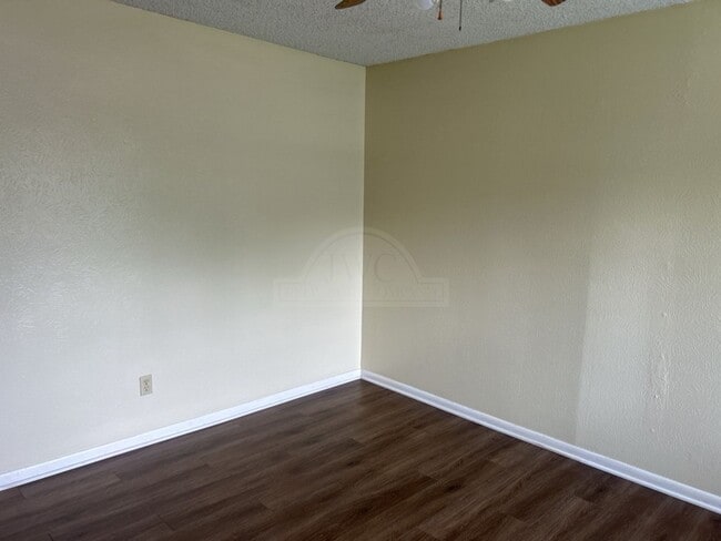 Building Photo - 821 Michelle Dr