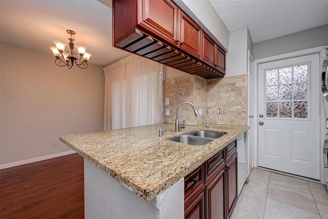 Building Photo - 10615 Briar Forest Dr