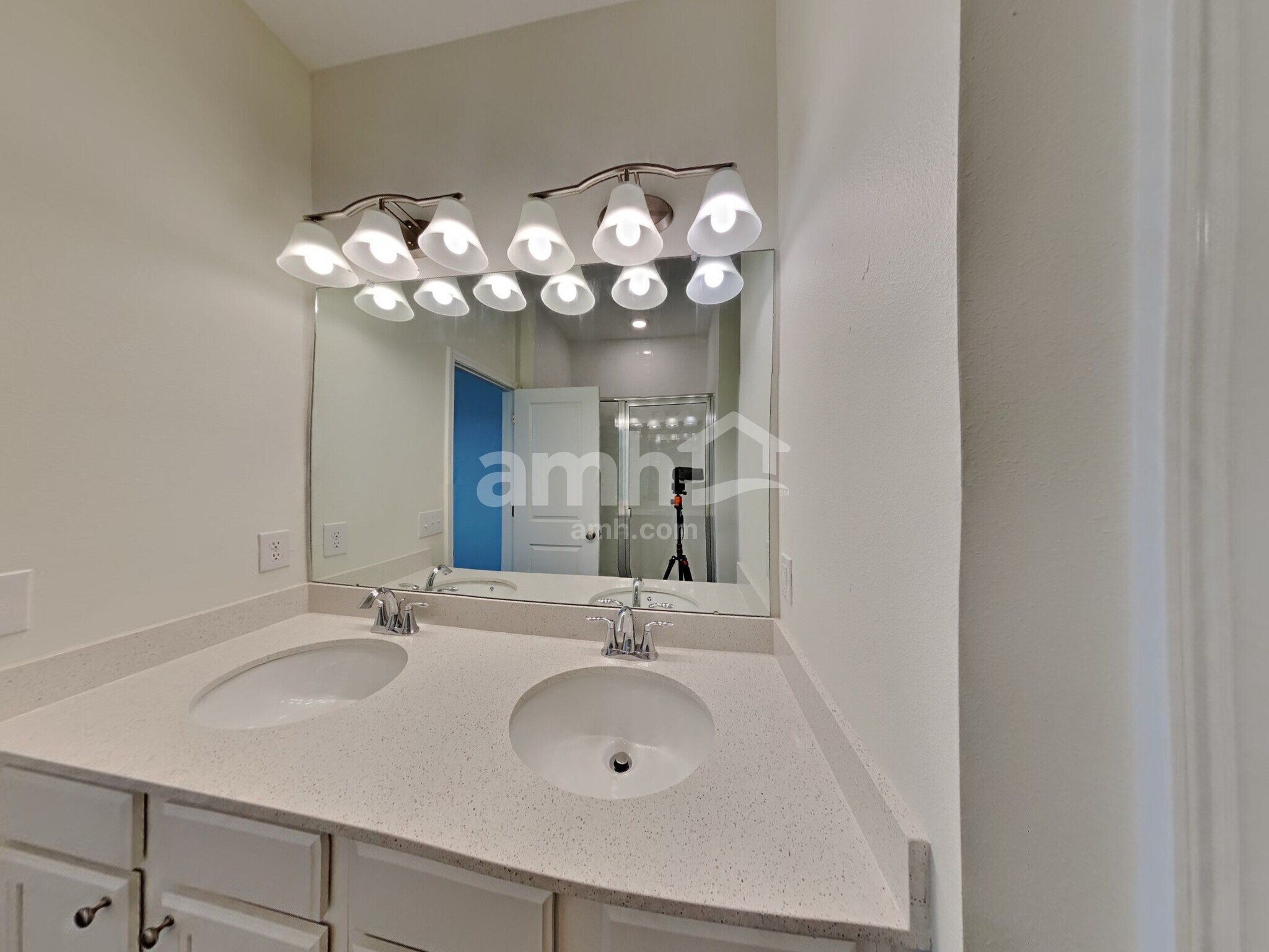 Building Photo - 20300 Calla Lily Dr