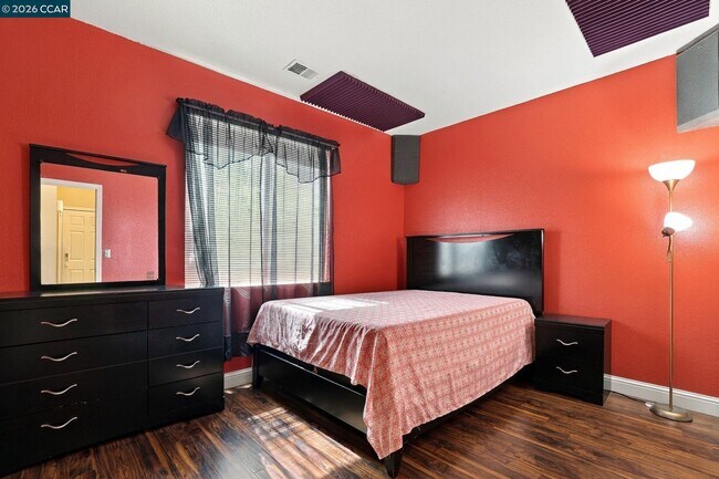 Building Photo - 204 Millbrook Dr