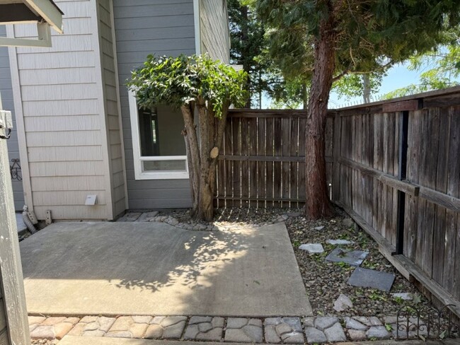 Building Photo - Modern 3 Bedroom Condo w/ Garage Vacaville...