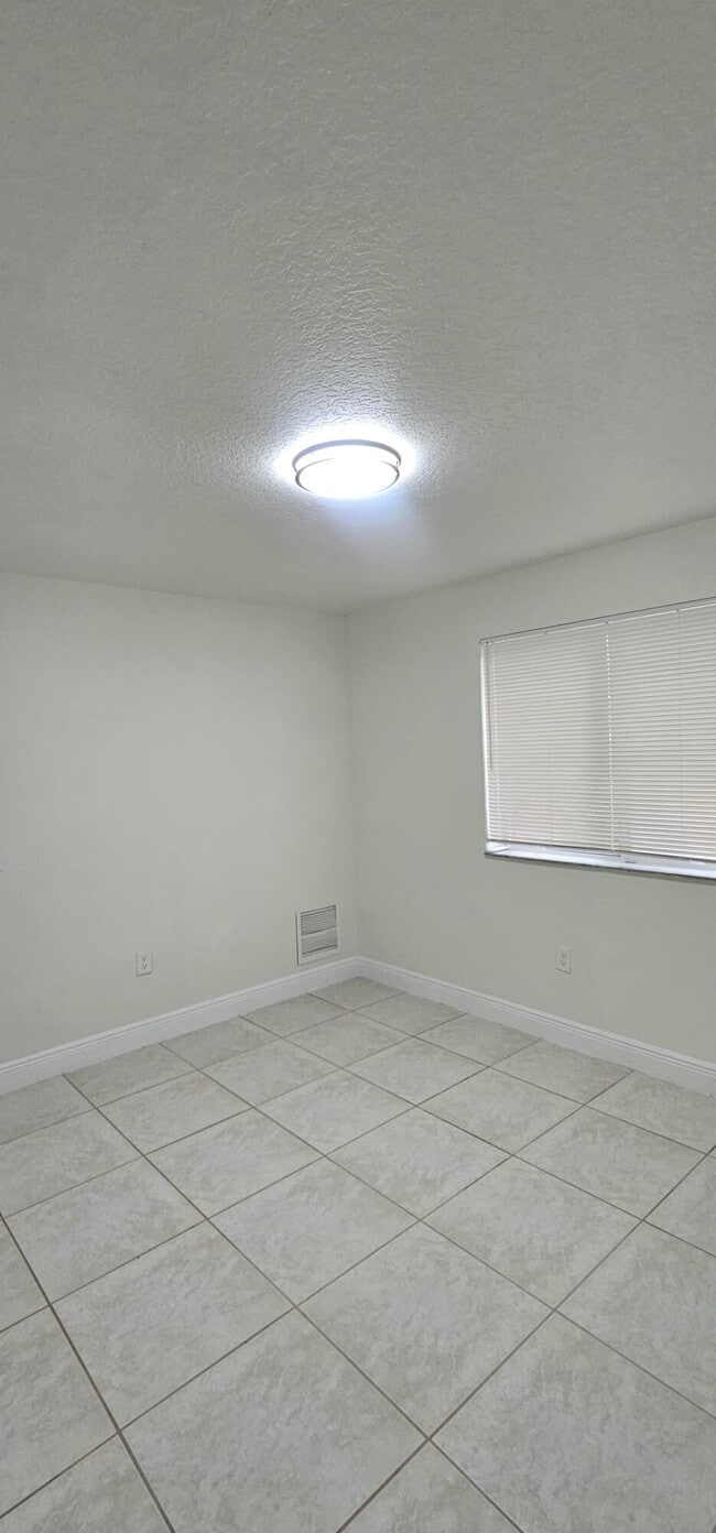 Building Photo - 3810 N Jog Rd