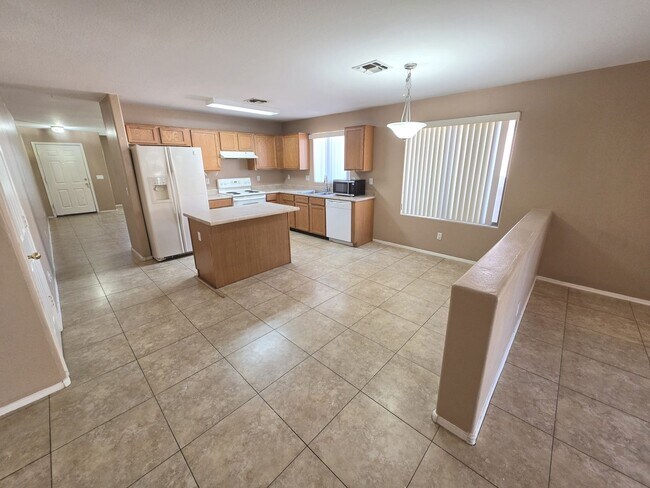 Building Photo - San Tan Heights