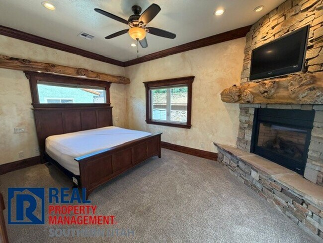 Building Photo - Luxury One-Bedroom Casita
