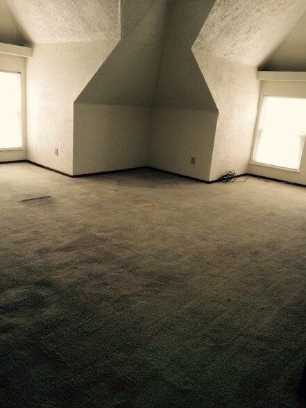 living room - 325 Eicher Ave