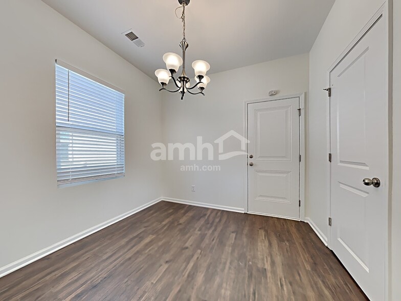 Building Photo - 405 Ridgedale Rd