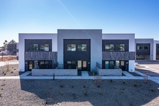 Building Photo - 432 S 32nd St