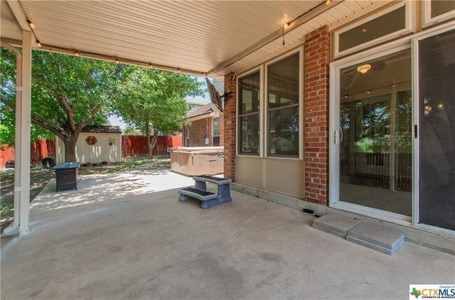 Building Photo - 2122 Modoc Dr