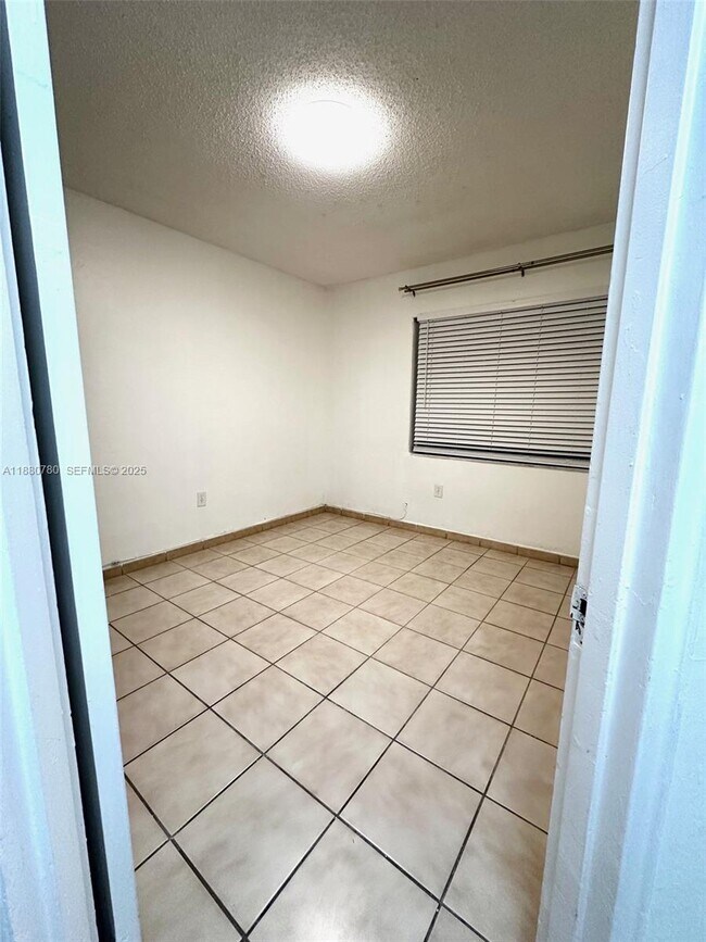 Building Photo - 3401 SW 9th Terrace