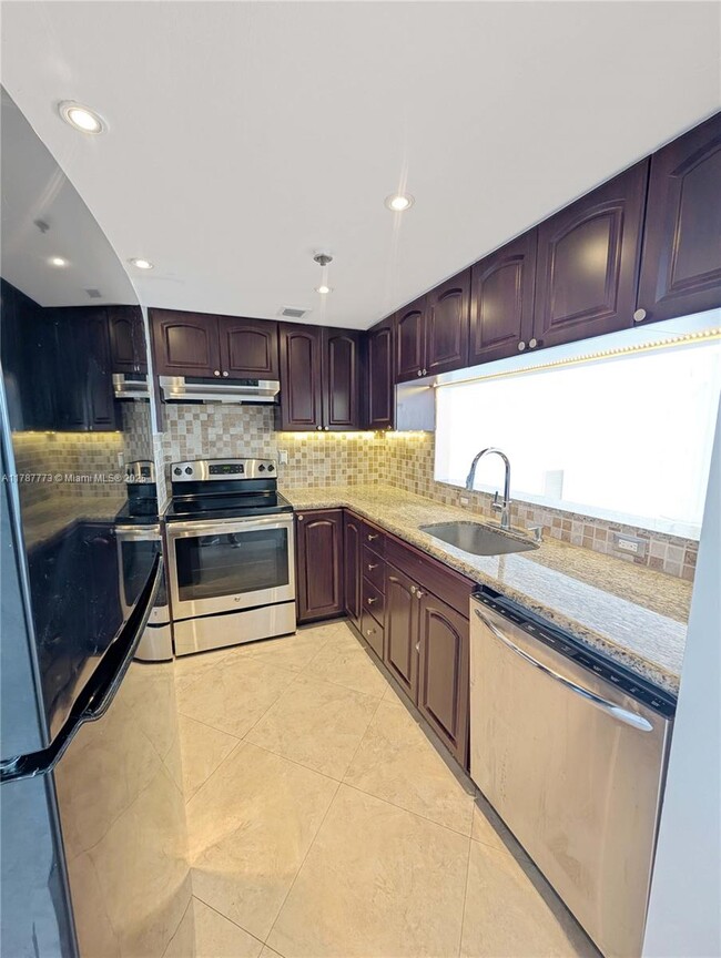 Building Photo - 7601 E Treasure Dr