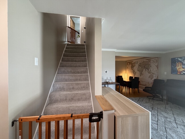 Building Photo - 5540 Fairview Ave