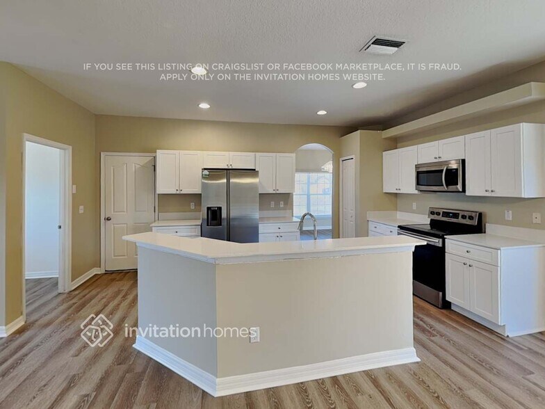 Building Photo - 3115 Victoria Dr