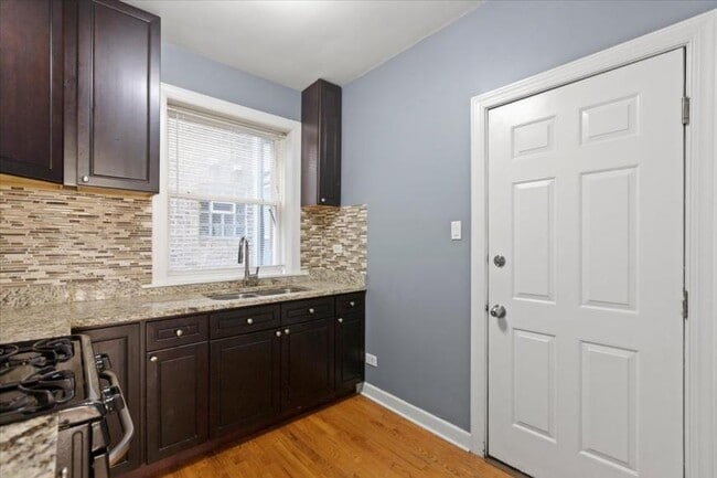 Building Photo - 2 bedroom in Chicago IL 60647