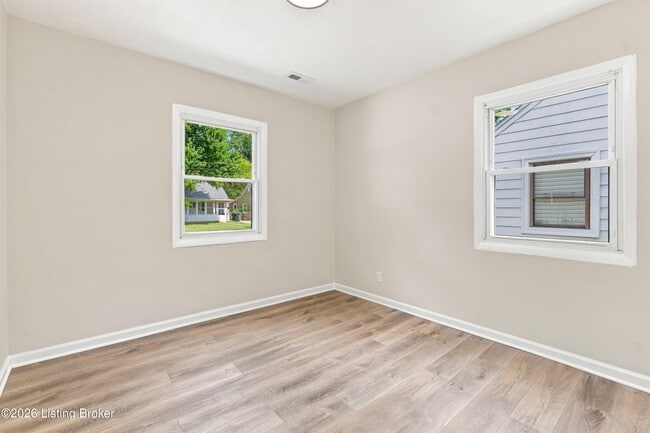 Building Photo - 318 Freeman Ave