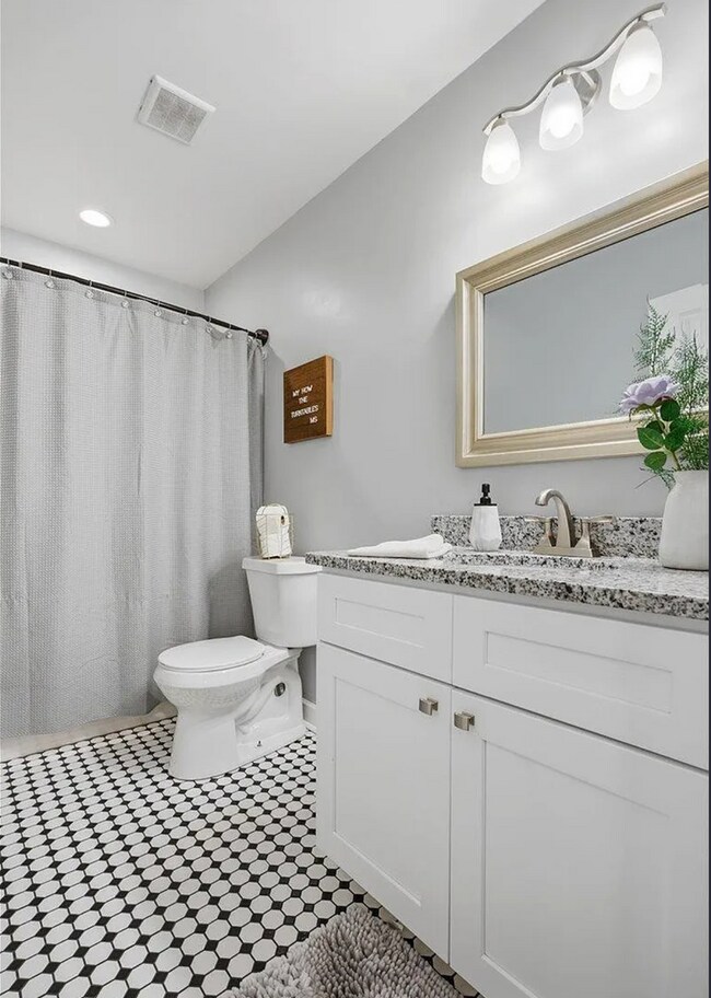 Building Photo - Contemporary Elegance Meets Greenville Convenience