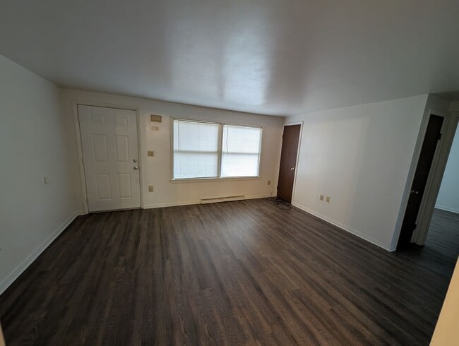 Building Photo - 2110-2110 Hollingsworth St