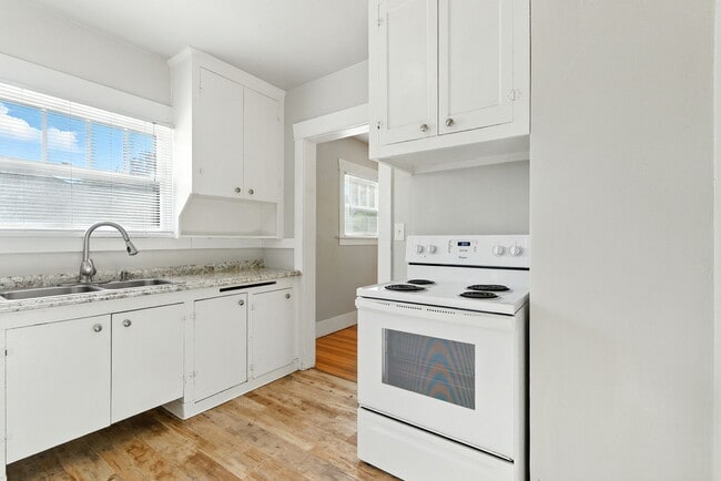 Building Photo - 3155 N Farragut St