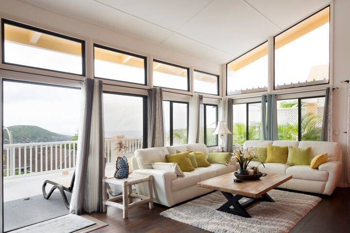 Family room - 999 Kaahue St