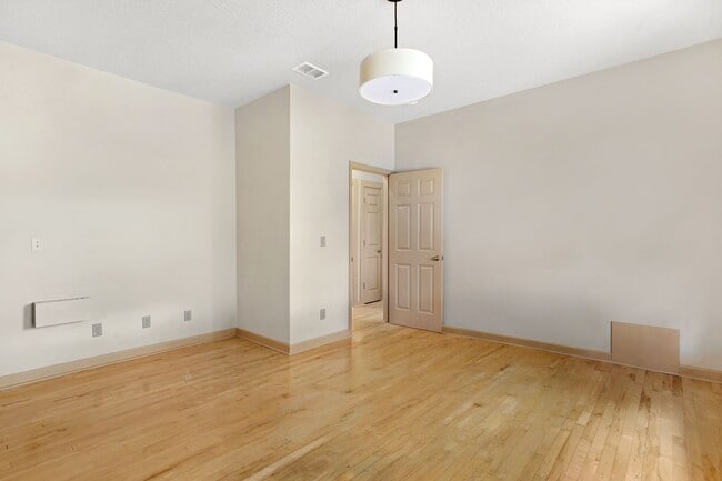Building Photo - 601 S Ponce De Leon Blvd