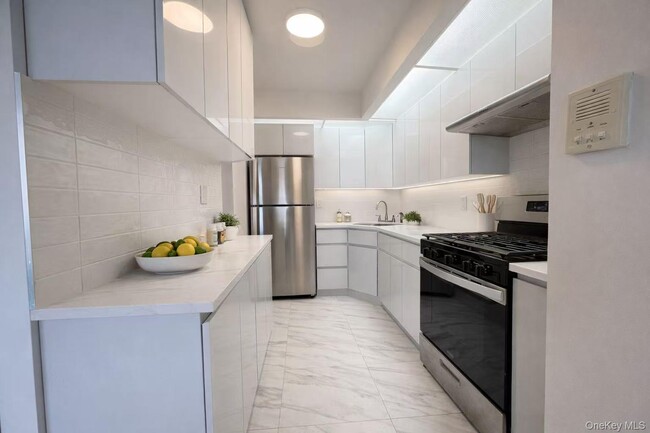 Building Photo - 136-75 37th Ave