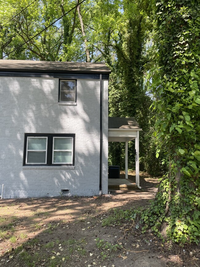 Building Photo - 207 Colleton Rd