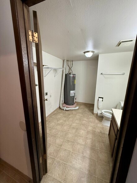 Building Photo - 13411 E 8th Ave