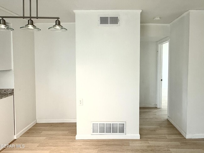 Building Photo - 805 Santa Barbara Dr