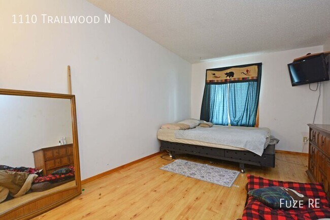 Building Photo - 1110 Trailwood N