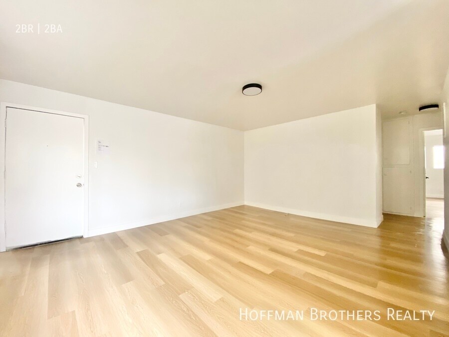 Building Photo - 136 S Oxford Ave