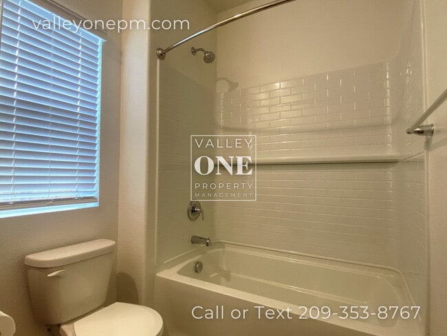 Building Photo - 936 Tipton Ln