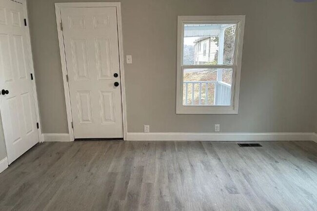 Building Photo - 1308 Iredell Ave