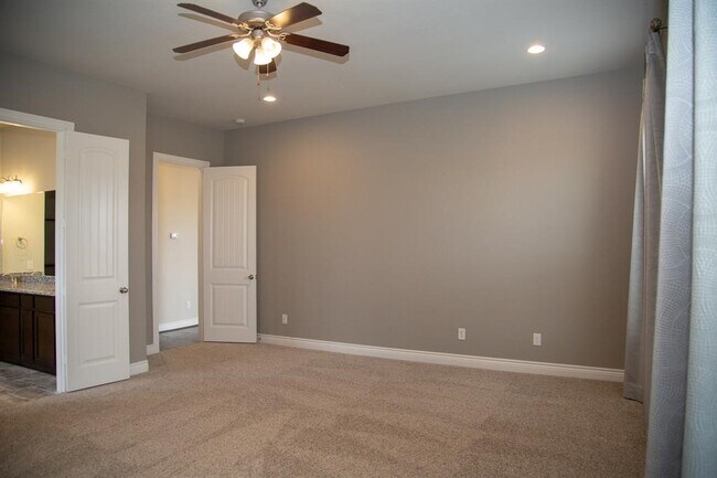 Building Photo - 4902 Thunder Creek Ln