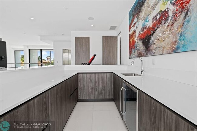 Building Photo - 401 Lido Dr