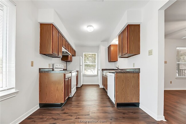 Building Photo - 1201 Autumn Cir