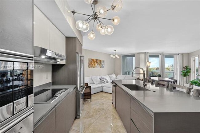 Building Photo - 9821 E Bay Harbor Dr