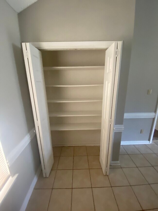 Building Photo - 5541 Oak Branch Cir - Available Now!