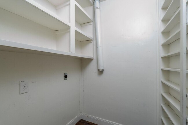 Building Photo - 3042 S 28th St
