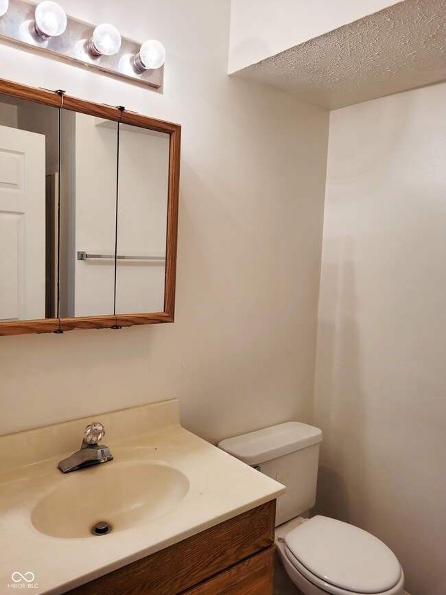 Building Photo - 250 Locust Ln