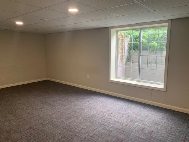 Building Photo - 24 Hobart Ln